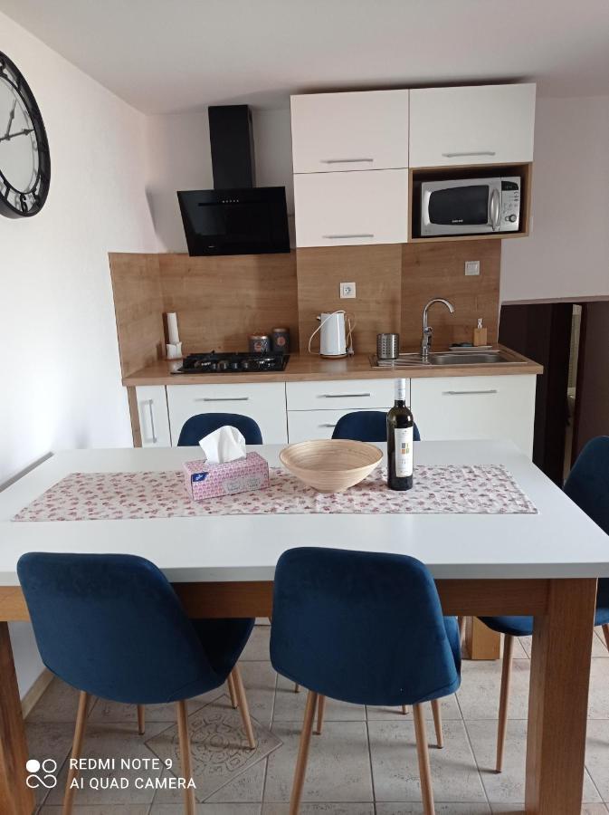 Apartman Julrich Vrbov Buitenkant foto