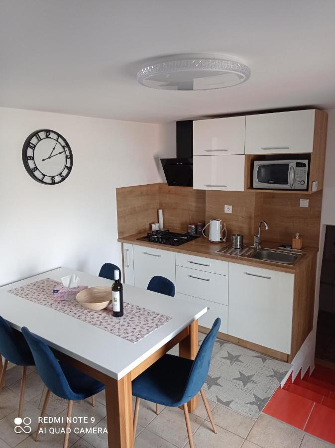 Apartman Julrich Vrbov Buitenkant foto