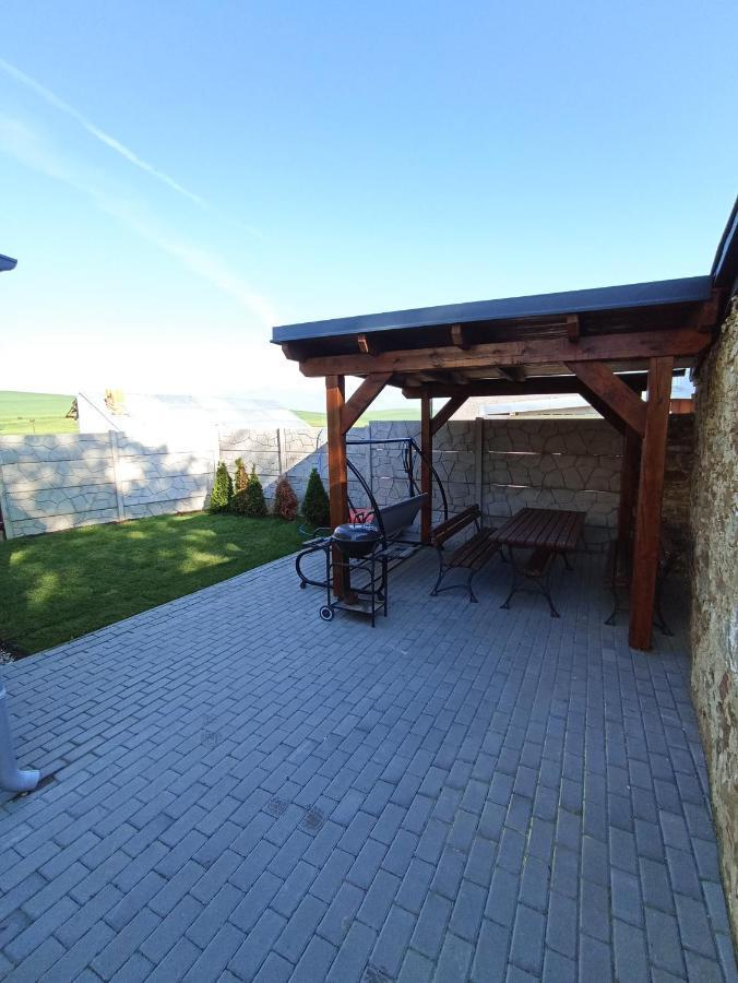 Apartman Julrich Vrbov Buitenkant foto