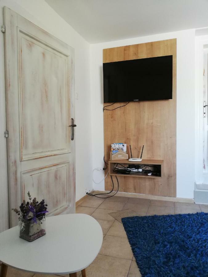 Apartman Julrich Vrbov Buitenkant foto