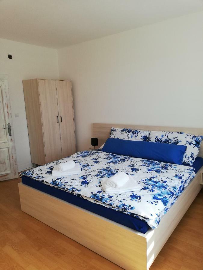 Apartman Julrich Vrbov Buitenkant foto