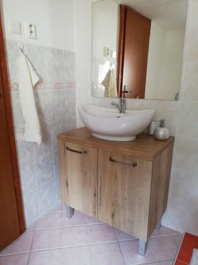 Apartman Julrich Vrbov Buitenkant foto
