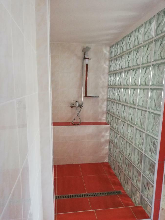 Apartman Julrich Vrbov Buitenkant foto