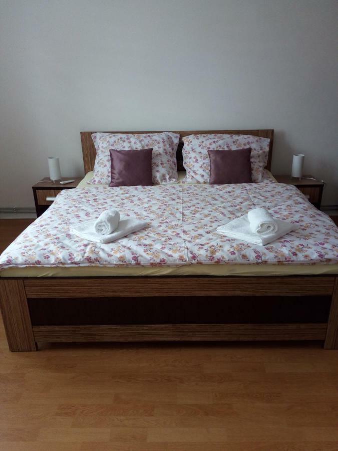Apartman Julrich Vrbov Buitenkant foto