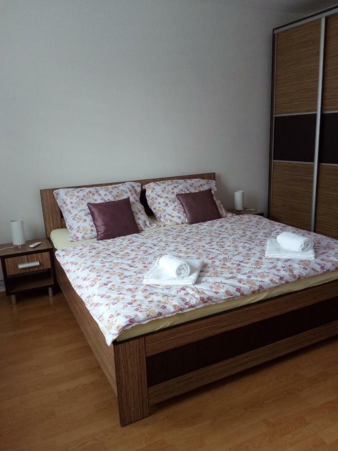 Apartman Julrich Vrbov Buitenkant foto